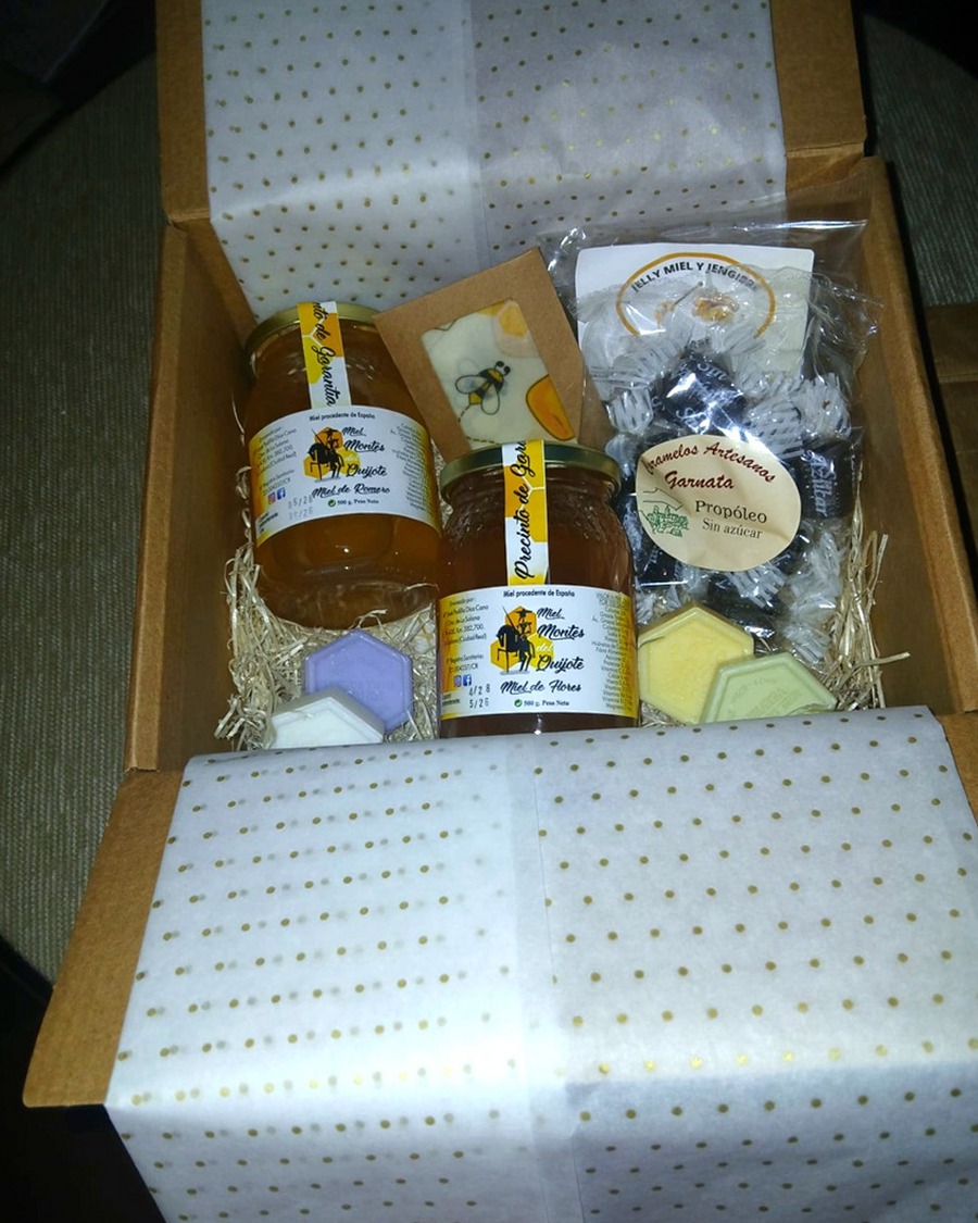Cesta de Regalo con Productos Locales